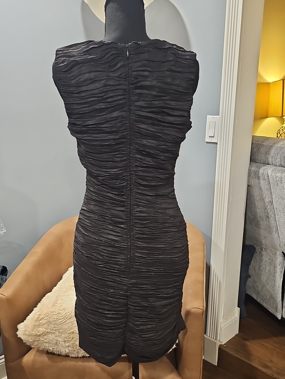 Romeo & Juliet Couture Black Textured Crinkle Sheath Dress – Size M MSRP $225 - Picture 6 of 10